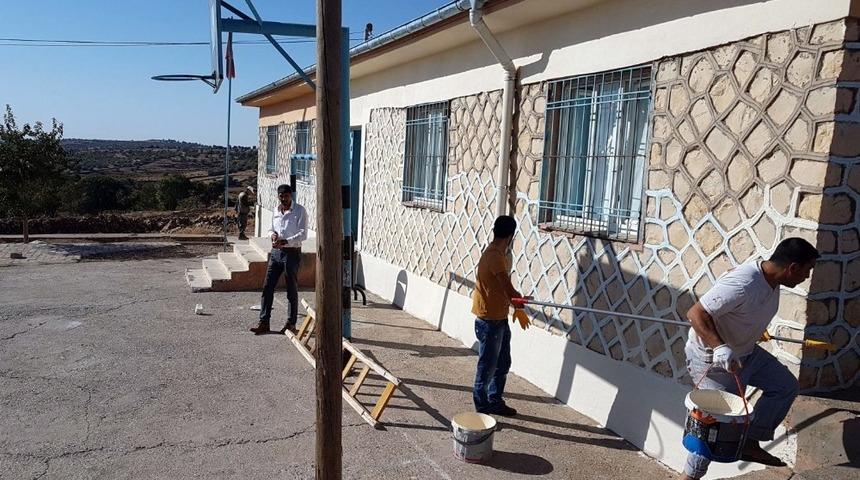 Avcılar, okul onarımı ve öğrencilere yardım için kolları sıvadı