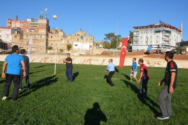 Oğuzeli’nde kurumlar arasındaki voleybol turnuvası başladı