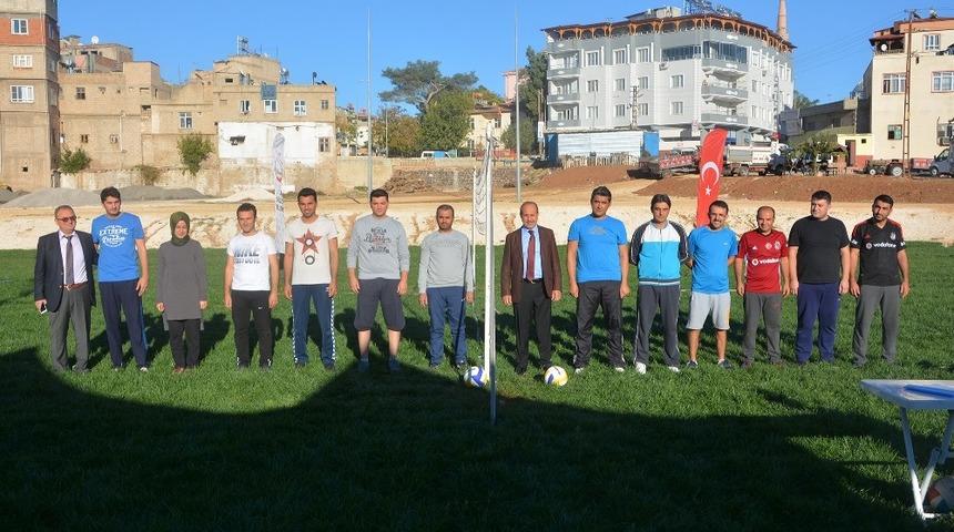 Oğuzeli&rsquo;nde kurumlar arasındaki voleybol turnuvası başladı