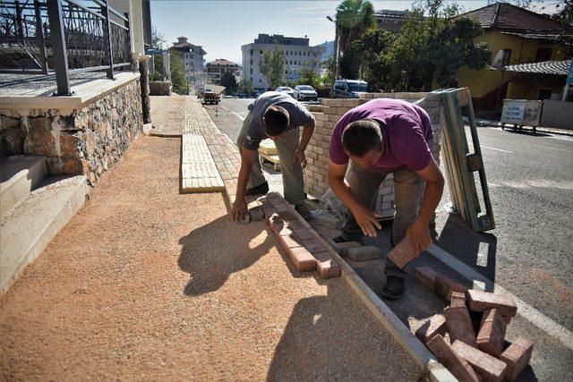 Alanya Küçükhasbahçe’de kaldırım çalışması