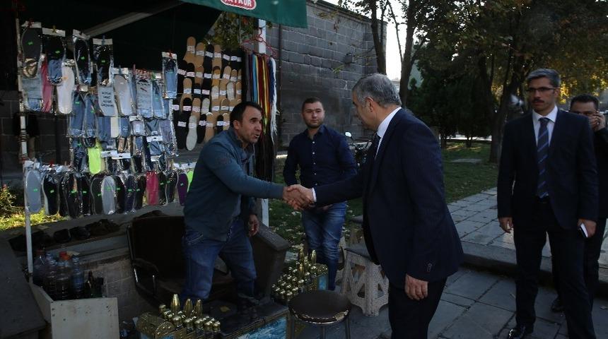 Başkan &Ccedil;elik, Hunat&rsquo;taki taksici ve boyacı esnafını ziyaret etti