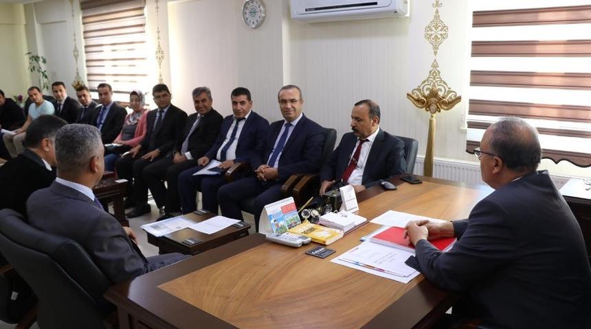 Milli Eğitim M&uuml;d&uuml;r&uuml; Alag&ouml;z Tut&rsquo;da okul m&uuml;d&uuml;rleriyle bir araya geldi