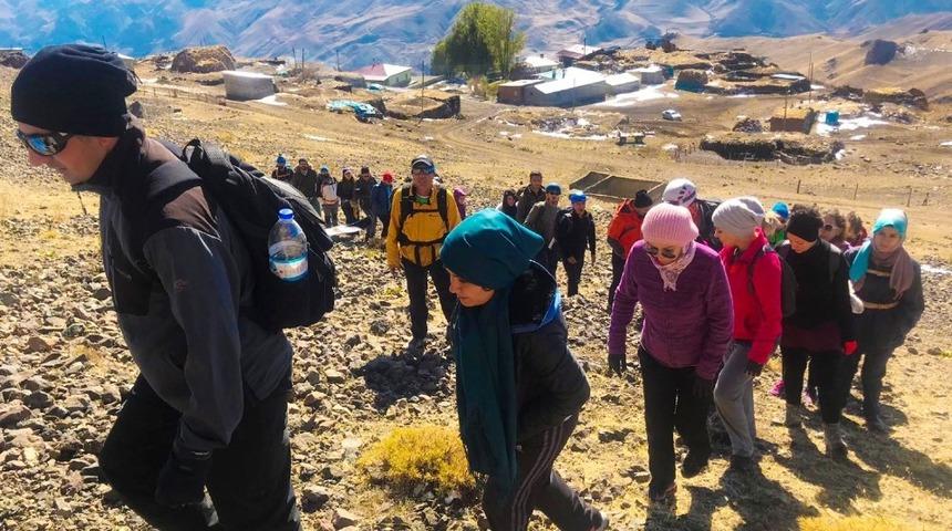 Dağcılık Kul&uuml;b&uuml; Cumhuriyet&rsquo;in 95. yılını zirvede kutladı