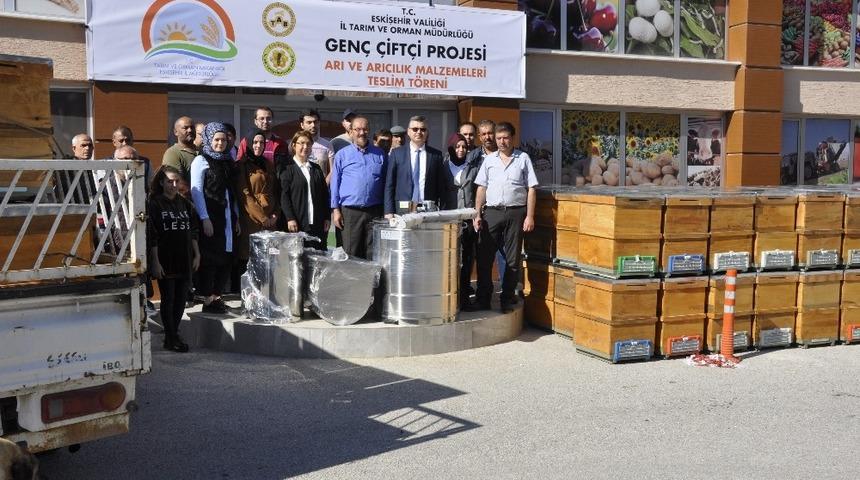 Genç çiftçiler bal üretimine katkı sağlayacak