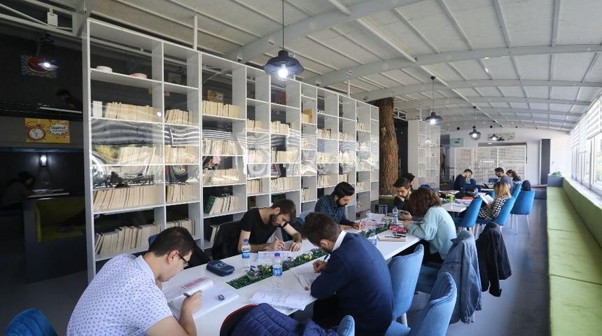 Buca&rsquo;da &uuml;niversite &ouml;ğrencilerinin adresi gen&ccedil;lik merkezleri