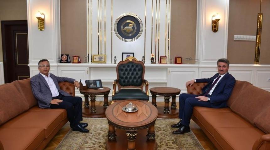 Bolu Valisi Aydın Baruş, Vali Çeber ile bilgi alışverişinde bulundu