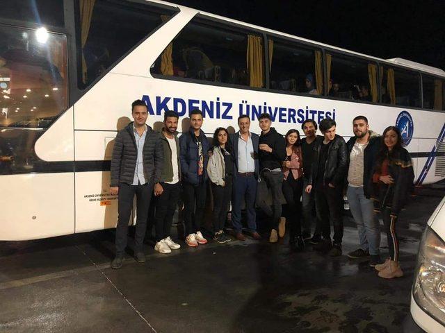 AÜ öğrencilerinden yeni havalimanına tam not