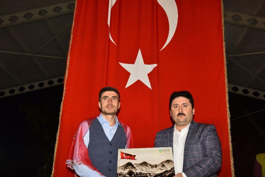 Başkan Avcı, gen&ccedil; askerleri uğurladı