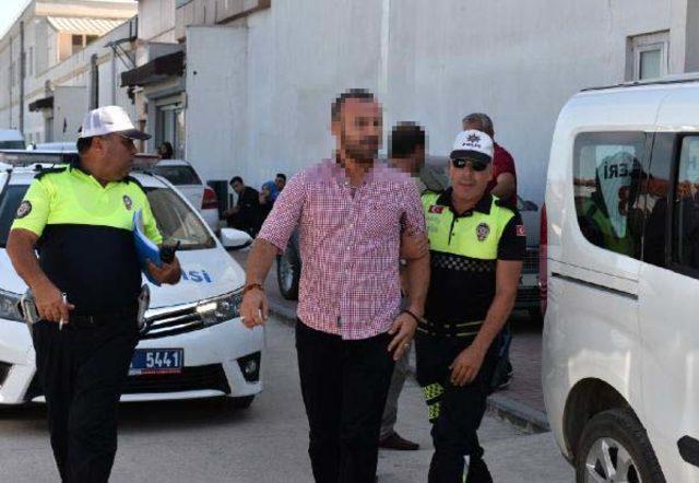 Seyir halinde aracının kapısını açıp dans eden sürücünün ehliyetine el kondu