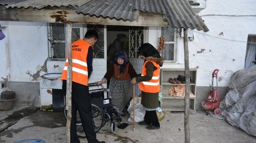 Başkan Bozkurt&rsquo;tan talep ettiği tekerlekli sandalyeye kavuştu