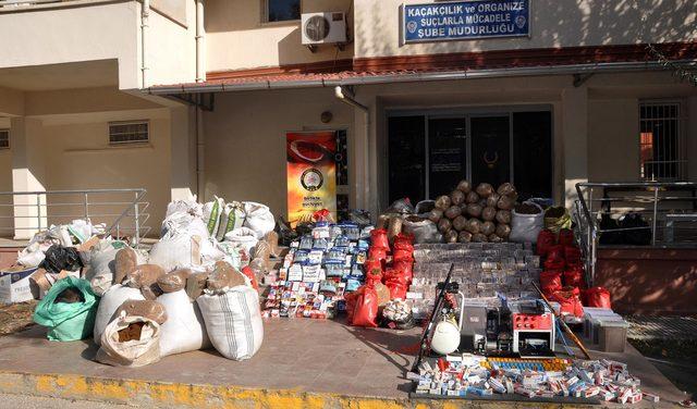 Kaçakçılık şüphelisinin evinde 'Kaçakçılıkla Mücadele Kanunu' kitapları