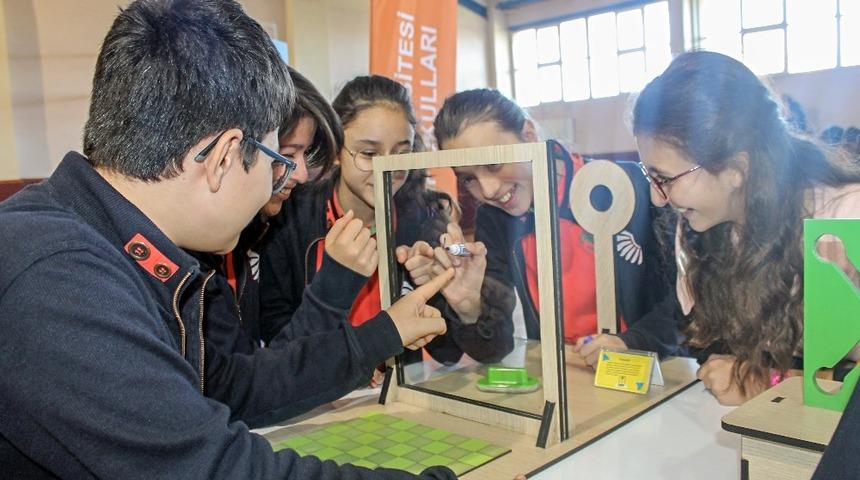 Vakıf Okulları &ouml;ğrencileri matematiğe dokundu