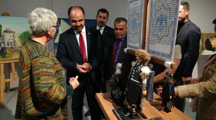 &Ccedil;ift&ccedil;i, bir zamanlar Sel&ccedil;uklu sergisini gezdi