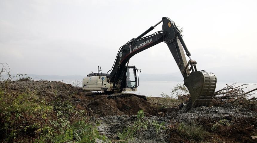 Aşağıderek&ouml;y Deresinde ıslah &ccedil;alışmaları s&uuml;r&uuml;yor
