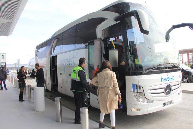 Yolcular İstanbul Havalimanı'na toplu taşımayla gelmeye başladı