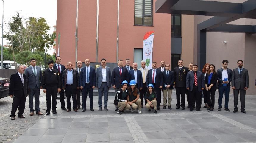 Meslek Lisesi &ouml;ğrencilerine CNC Lazer Kesim Makinesi hibe edildi