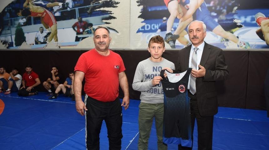 &Ccedil;orum&rsquo;da g&uuml;reş takımlarına 50 bin liralık destek