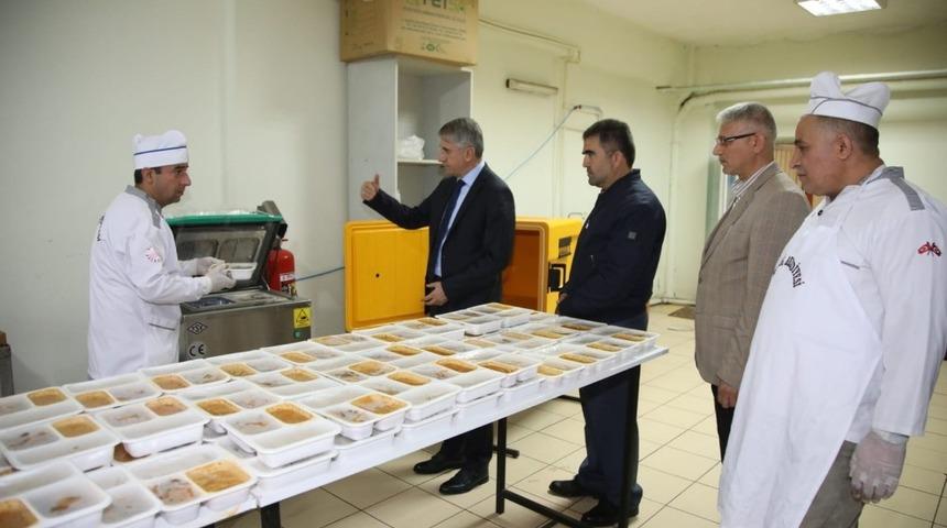 Elazığ Belediyesinden "Bereket Sofrası" ile sıcak aş