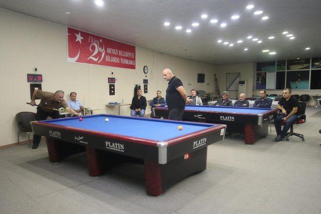 Akyazı’da düzenlenen 29 Ekim bilardo turnuvasında final