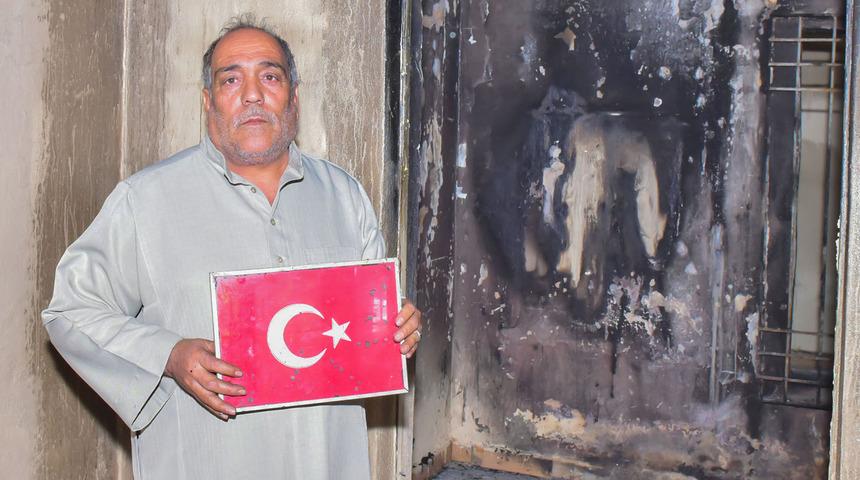 Evdeki yangında T&uuml;rk bayrağı zarar g&ouml;rmedi