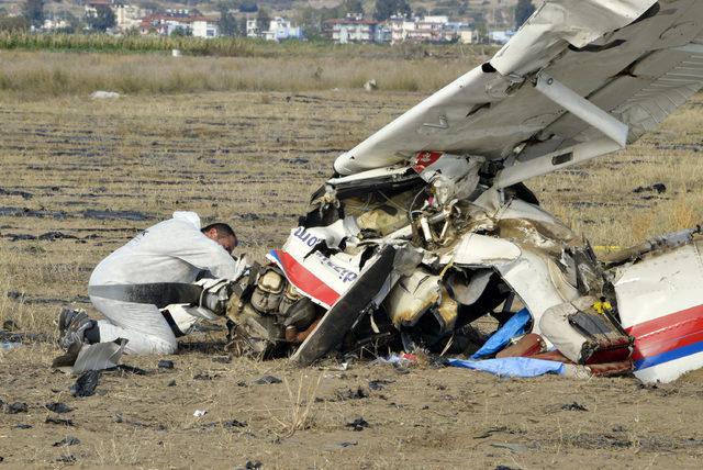 Uçak düştüğünde yardımcı pilot yaşıyormuş