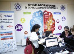TÜSİAD'ın "STEM elçisi öğretmenleri" okullarına dönüyor