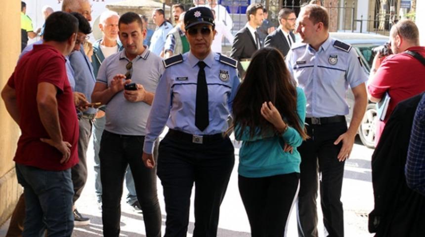 Arkadaşının takılarını &ccedil;aldı, Instagram'da&nbsp;paylaşım yapınca yakalandı