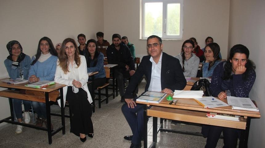 Muradiyeli &ouml;ğrenciler &uuml;niversiteye hazırlanıyor