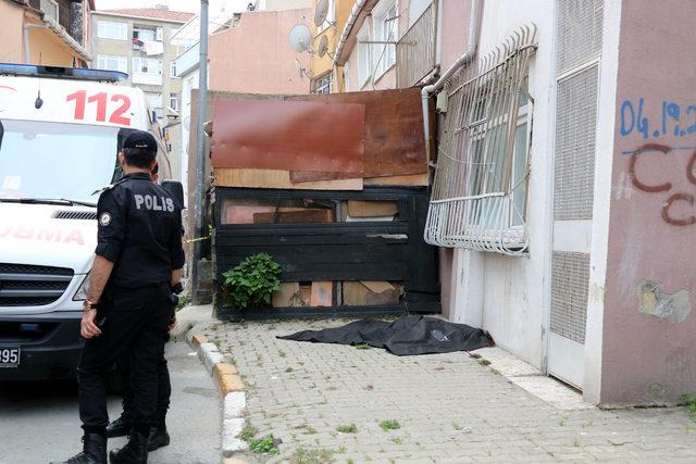 Beyoğlu'nda 5'inci kattan düşen kadın öldü