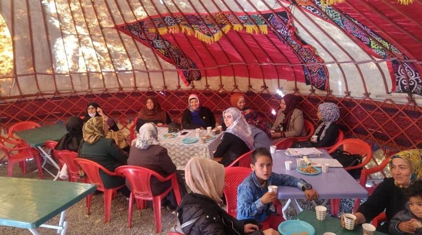 Ak Parti Erciş Kadın Kolları Başkanlığı &lsquo;Han Otağı&rsquo; kurdu