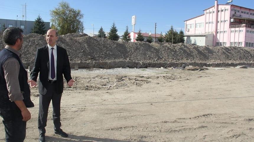 Başkan Bozkurt kapalı pazar yeri &ccedil;alışmalarını yerinde inceledi