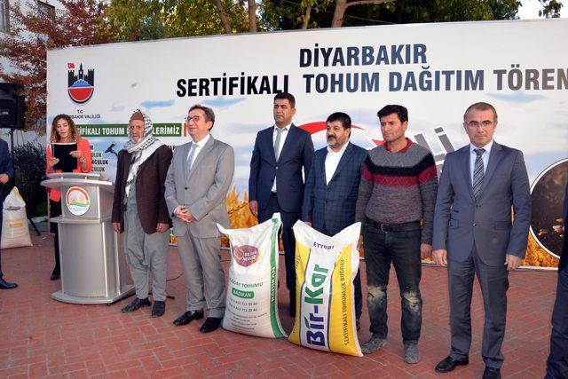 Diyarbakır'da çiftçilere sertifikalı tohum dağıtıldı