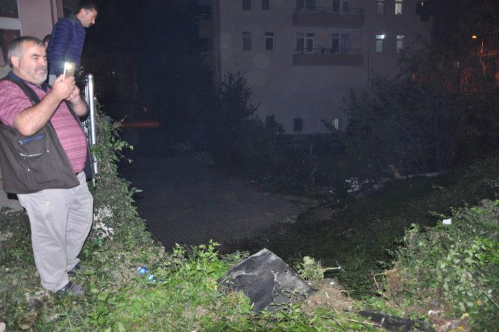 Bartın'da şaşkına çeviren görüntü! Otomobil TIR'ın dorsesine uçtu! G4