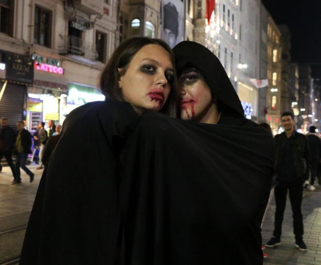 İstanbul'u cadılar bastı! G&ouml;renler inanamadı