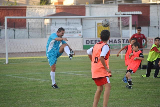 Futbolun efsaneleri, Hatay’da çocuk ve gençlerle buluştu