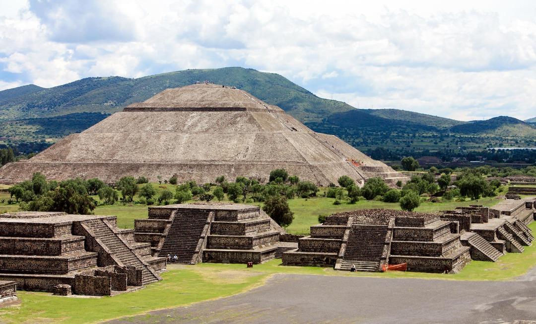  Ay Piramidi&rsquo;nin altında gizli t&uuml;nel bulundu