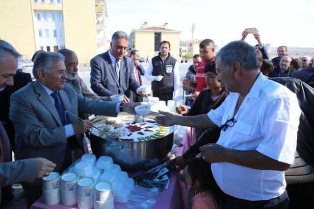 Melikgazi’den öğrencilere aşure ikramı