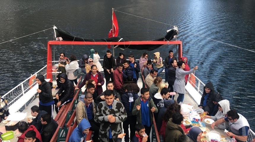 &Ouml;zel &ouml;ğrencilere tabiat gezisi