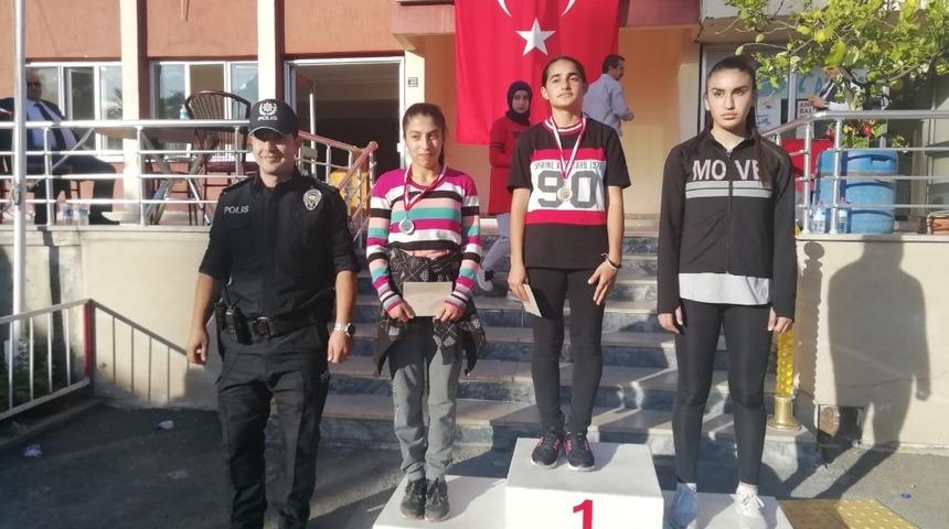 Panayır koşusunda kıyasıya m&uuml;cadele