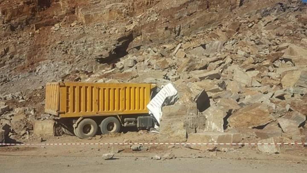 Derecik&rsquo;te yaşanan g&ouml;&ccedil;&uuml;kte 2 iş makinesi kullanılamaz hale geldi