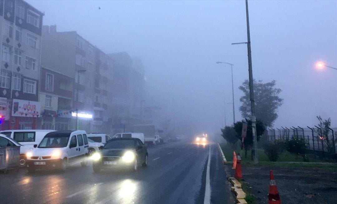 İstanbul'da etkili olan sis hayatı olumsuz etkiledi