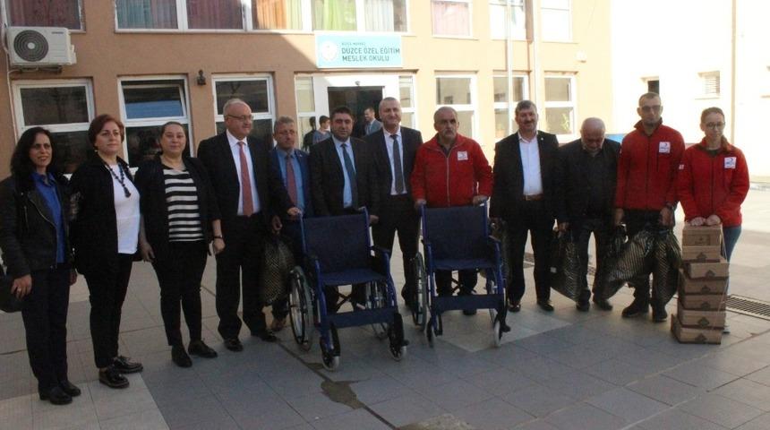 Kızılaydan &ouml;ğrencilere yardım eli