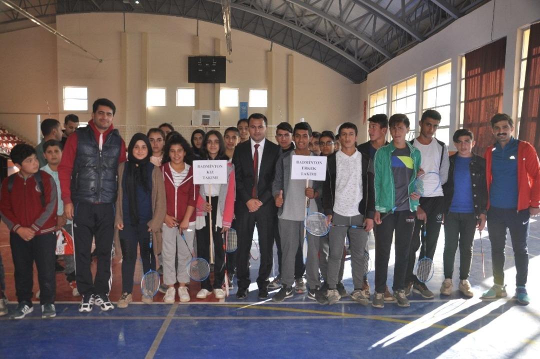 Kayyum Uzan: &ldquo;&Ccedil;ocukların eline molotof değil top verelim&rdquo;