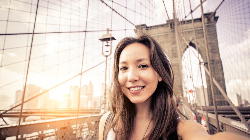 Selfie &Ccedil;ekerken Kusursuz G&ouml;r&uuml;nmek İ&ccedil;in Bunları Yapmalısınız