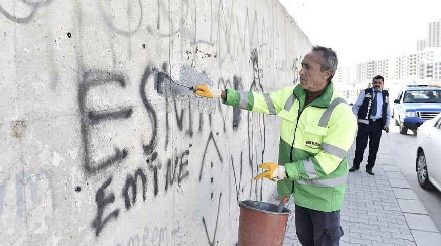 Mamak&rsquo;ta duvar yazıları siliniyor