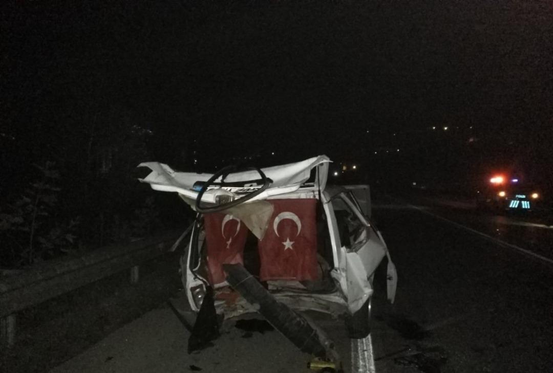 Kaza yapan s&uuml;r&uuml;c&uuml; alkoll&uuml; &ccedil;ıktı