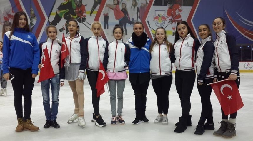 Gen&ccedil; yetenek, Kocaoğlu&rsquo;nun hediye ettiği patenle altın madalyayı kaptı