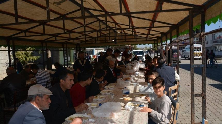 Iğdır&rsquo;da ihsan yemeği