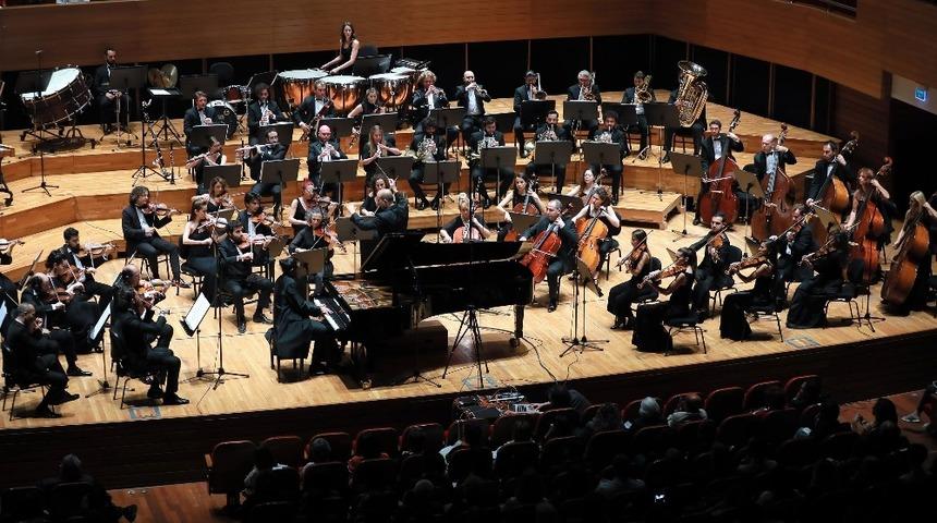 Yaşar &Uuml;niversitesi Oda Orkestrası Cumhuriyet konserinde mest etti