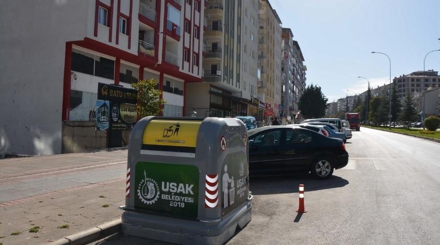 Uşak sokaklarına &ouml;zel &ccedil;&ouml;p konteynerleri